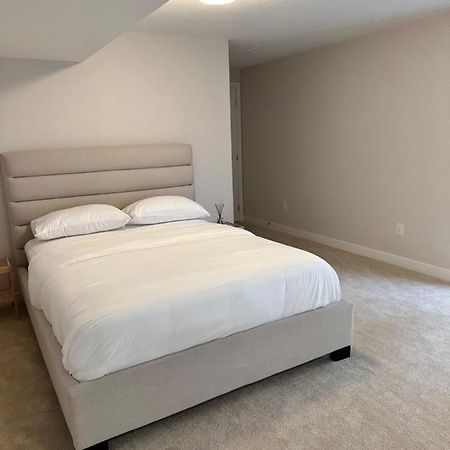 The Stay Lounge Отава Екстериор снимка