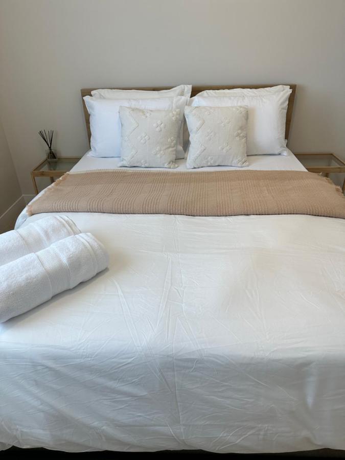 The Stay Lounge Отава Екстериор снимка