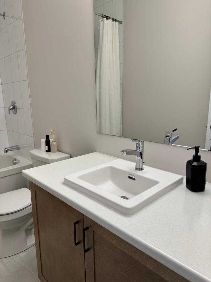The Stay Lounge Отава Екстериор снимка