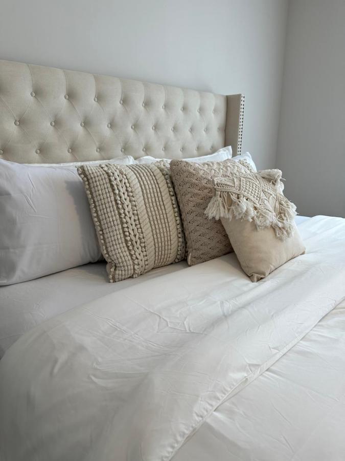 The Stay Lounge Отава Екстериор снимка