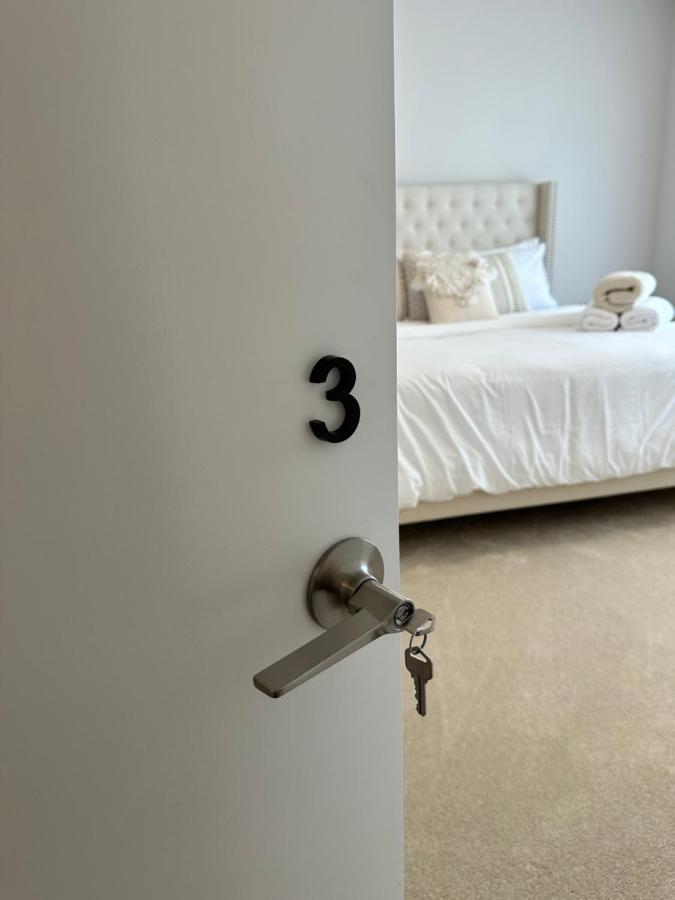 The Stay Lounge Отава Екстериор снимка